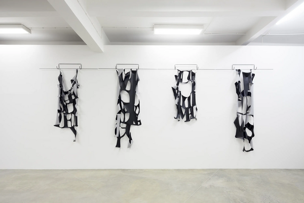 No More Mr Nice Guy 2018 Ausstellungsansicht Fait Gallery, Brünn Fotografie von Radek Brousil